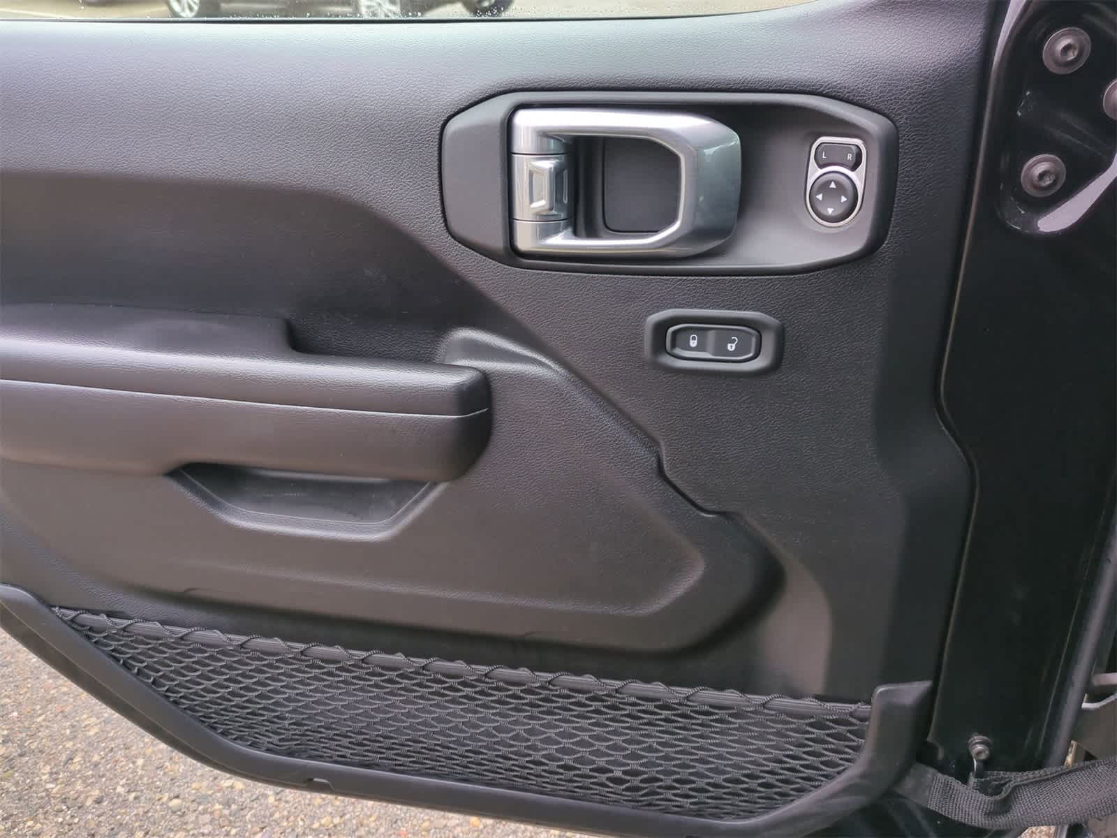 Thumbnail: 2021 Jeep Wrangler - 29