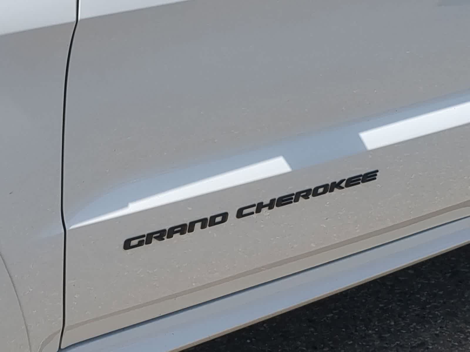 Thumbnail: 2016 Jeep Grand Cherokee - 13