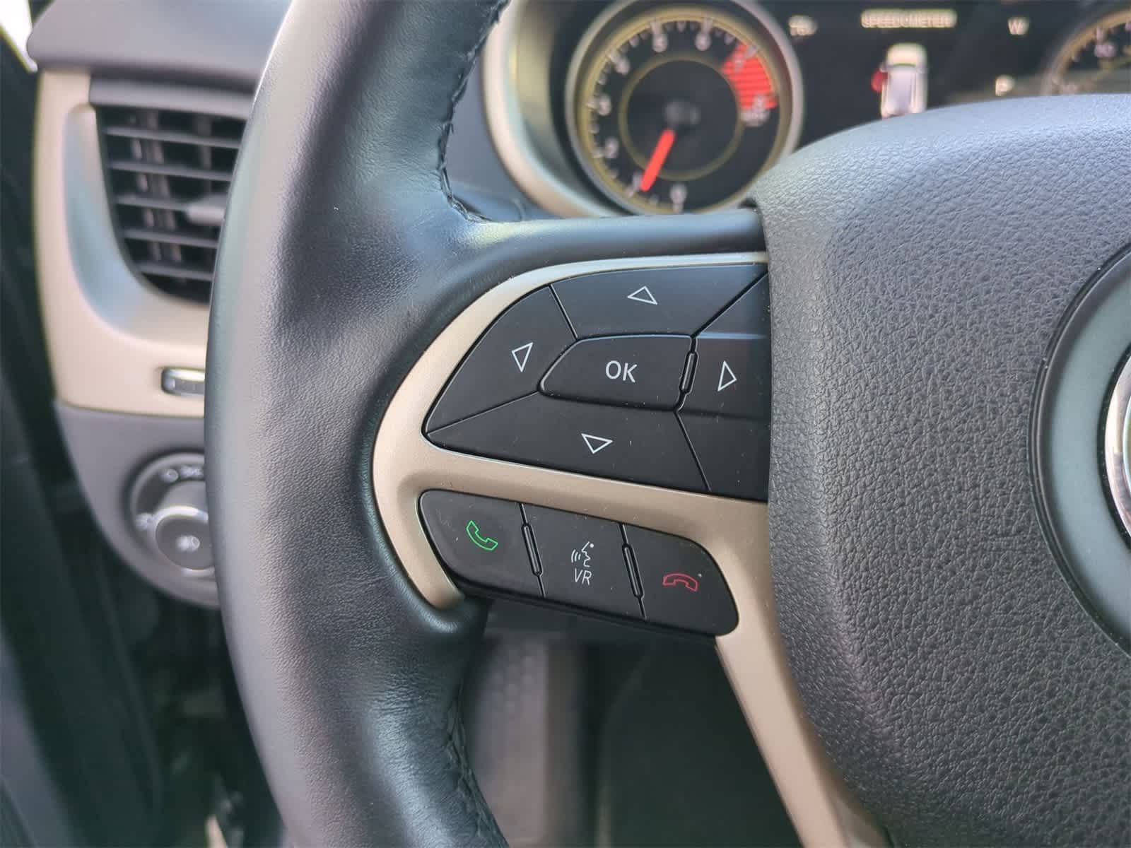 Thumbnail: 2016 Jeep Cherokee - 24