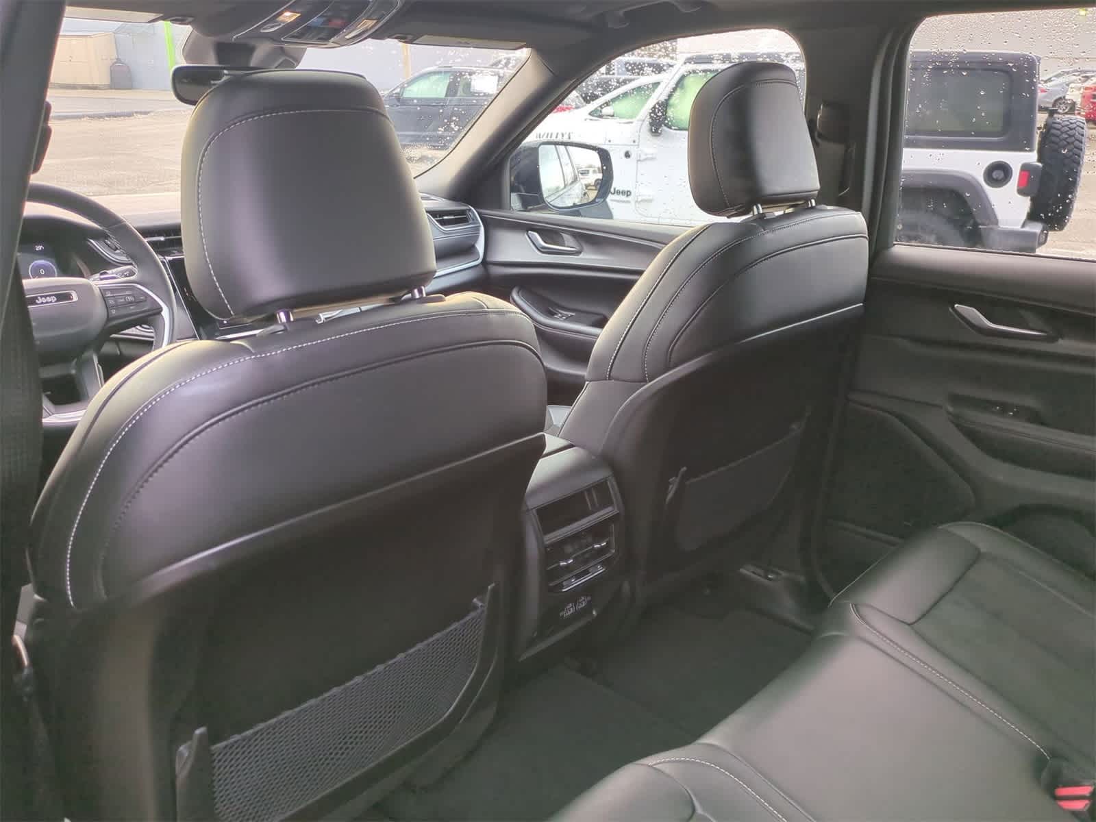 Thumbnail: 2023 Jeep Grand Cherokee - 18