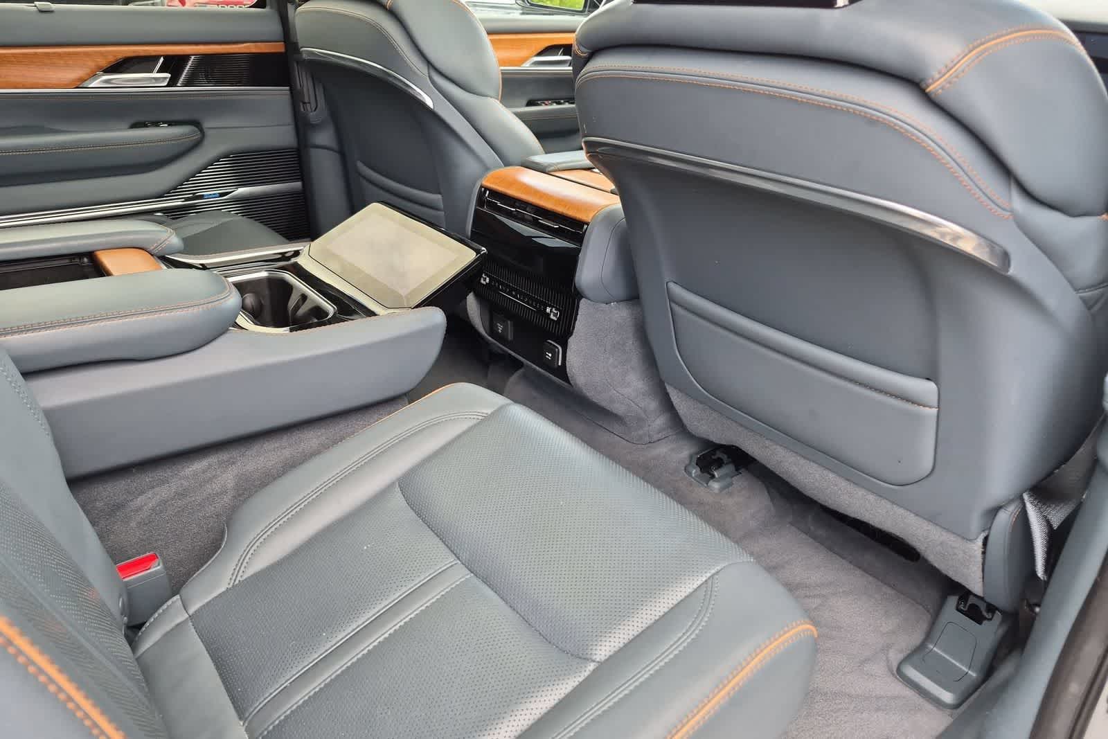 Thumbnail: 2022 Jeep Grand Wagoneer - 18