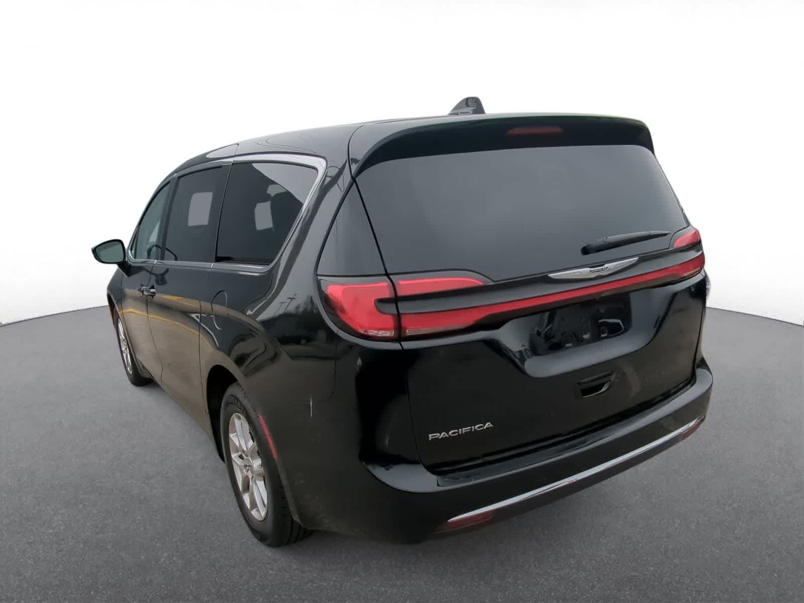 Thumbnail: 2024 Chrysler Pacifica - 6