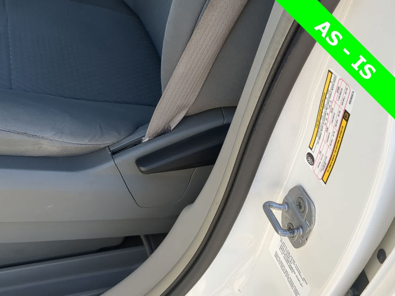 Thumbnail: 2010 Chrysler Town & Country - 17