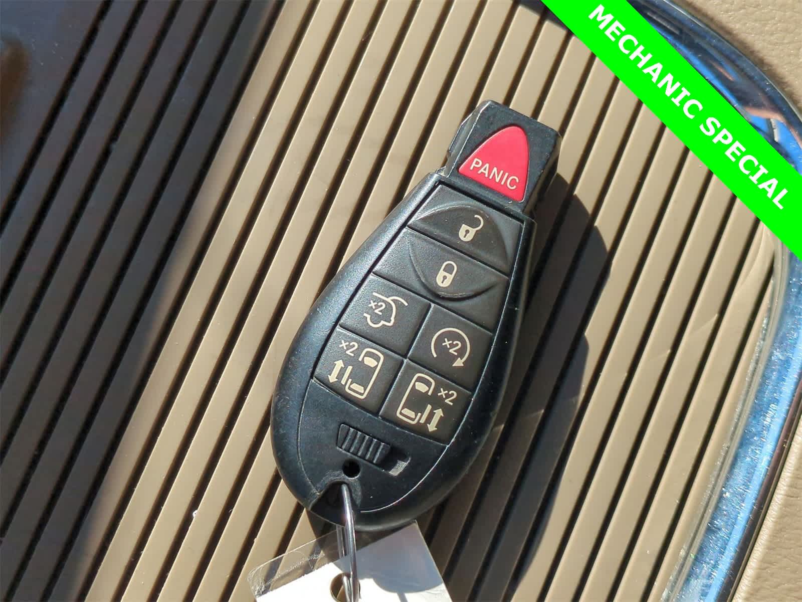 Thumbnail: 2011 Chrysler Town & Country - 34