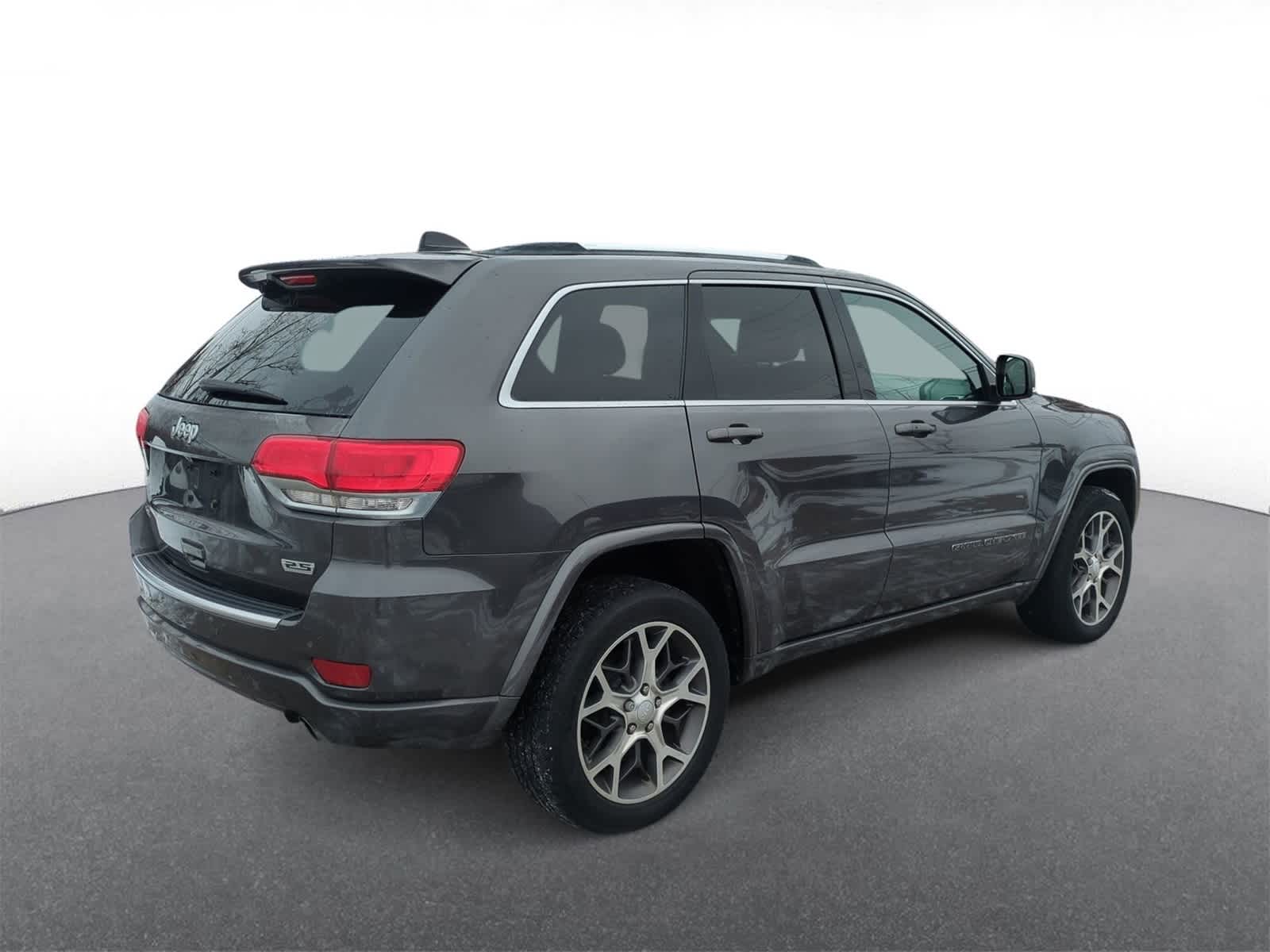 Thumbnail: 2018 Jeep Grand Cherokee - 8