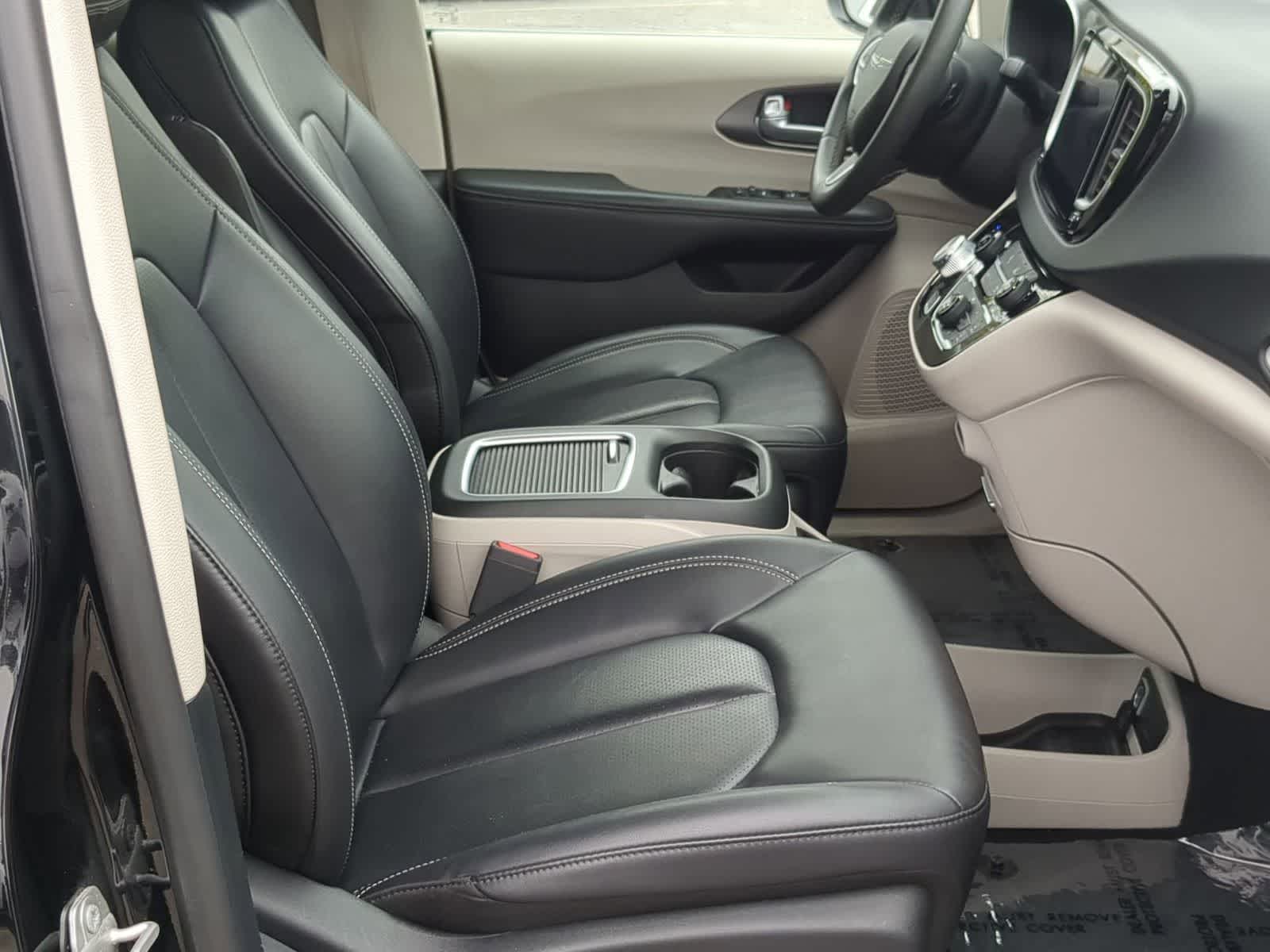 Thumbnail: 2024 Chrysler Pacifica - 21