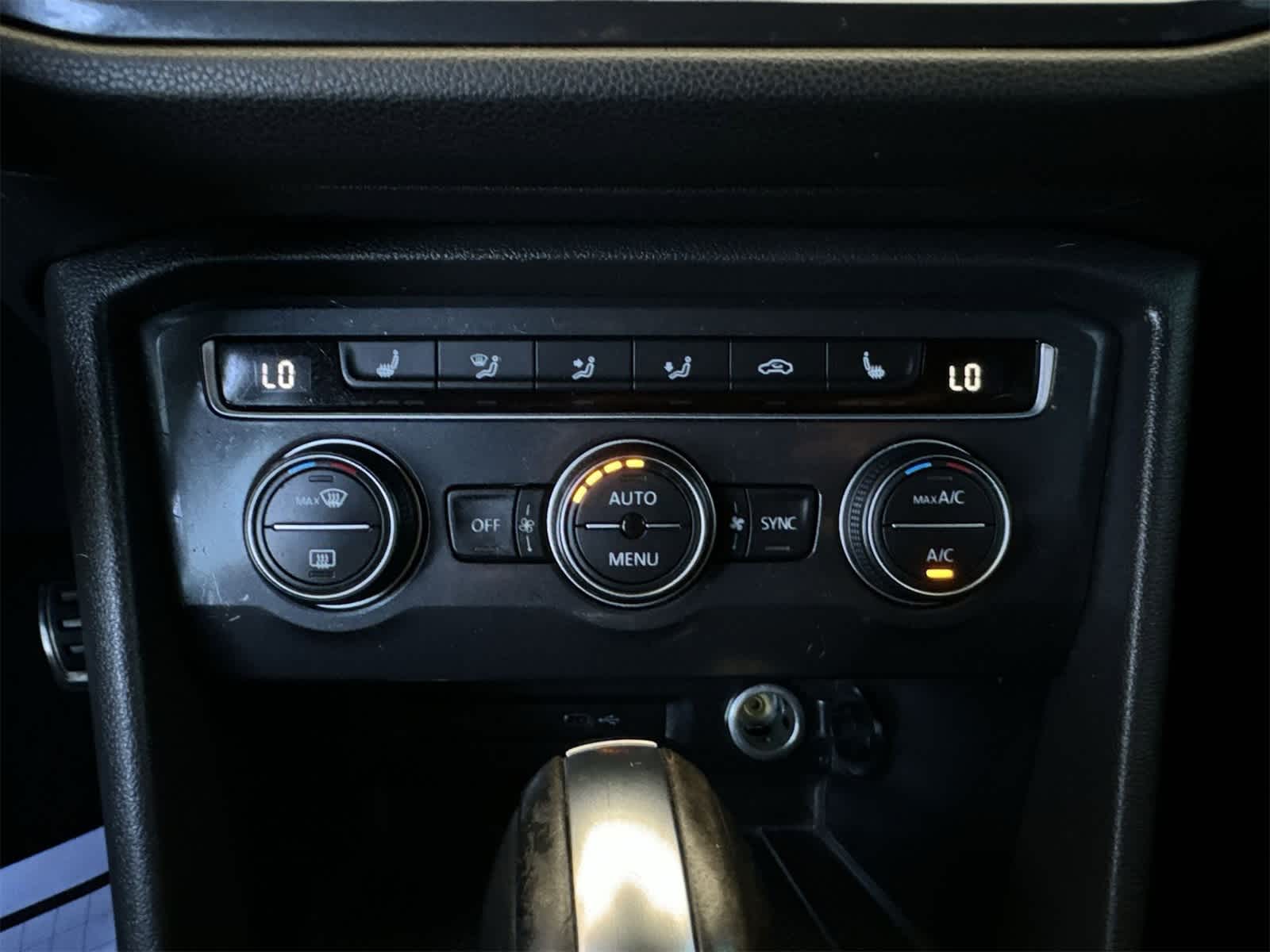 Thumbnail: 2021 Volkswagen Tiguan - 18