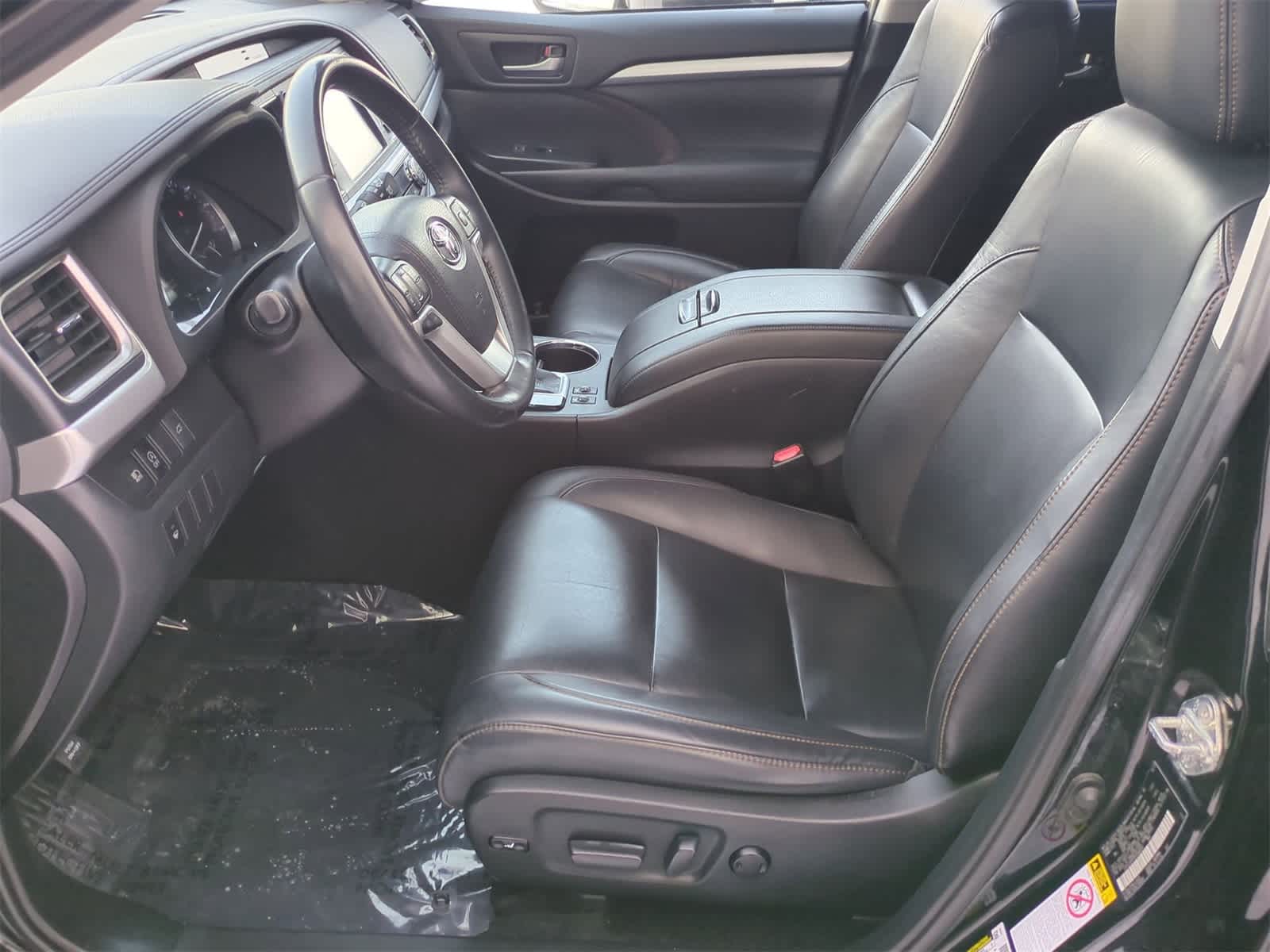 Thumbnail: 2019 Toyota Highlander - 16