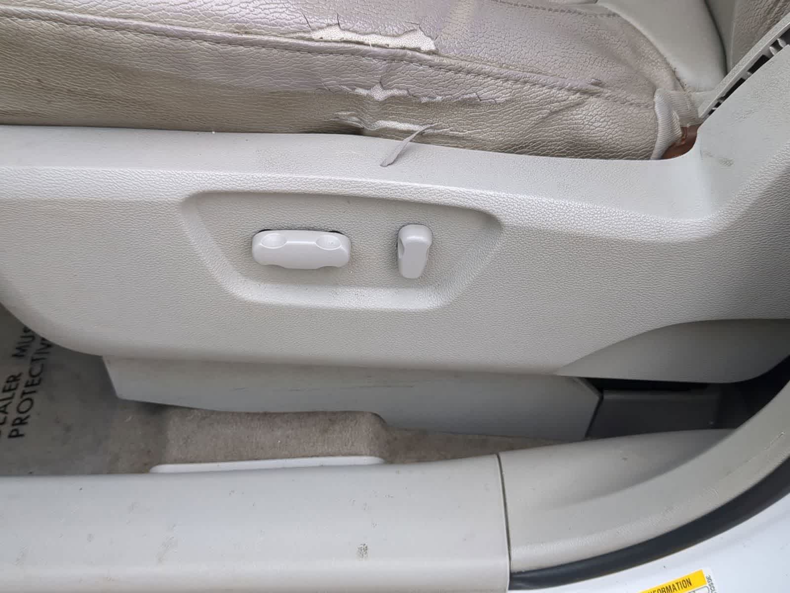 Thumbnail: 2008 Saturn VUE - 17