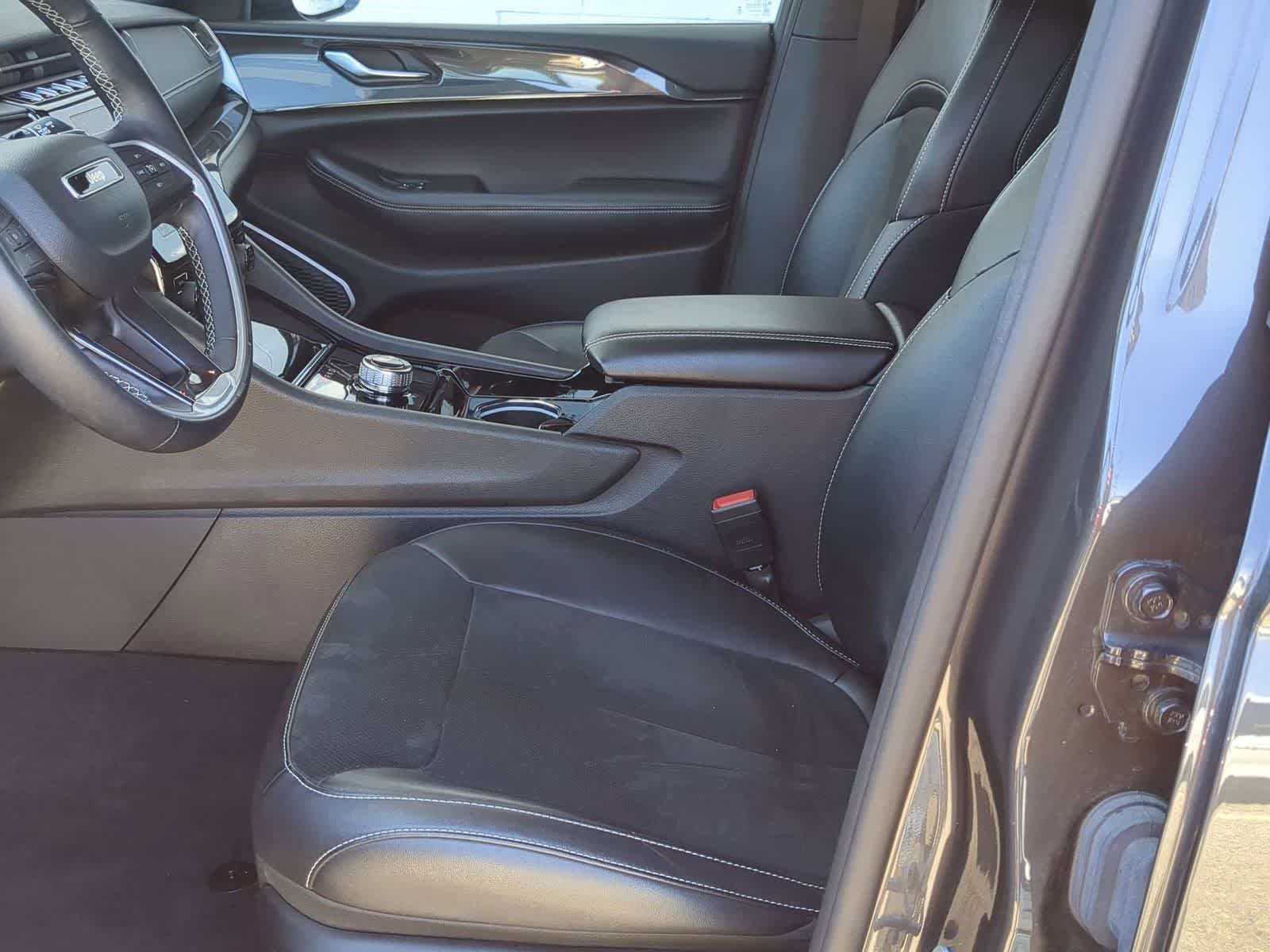 Thumbnail: 2022 Jeep Grand Cherokee L - 16