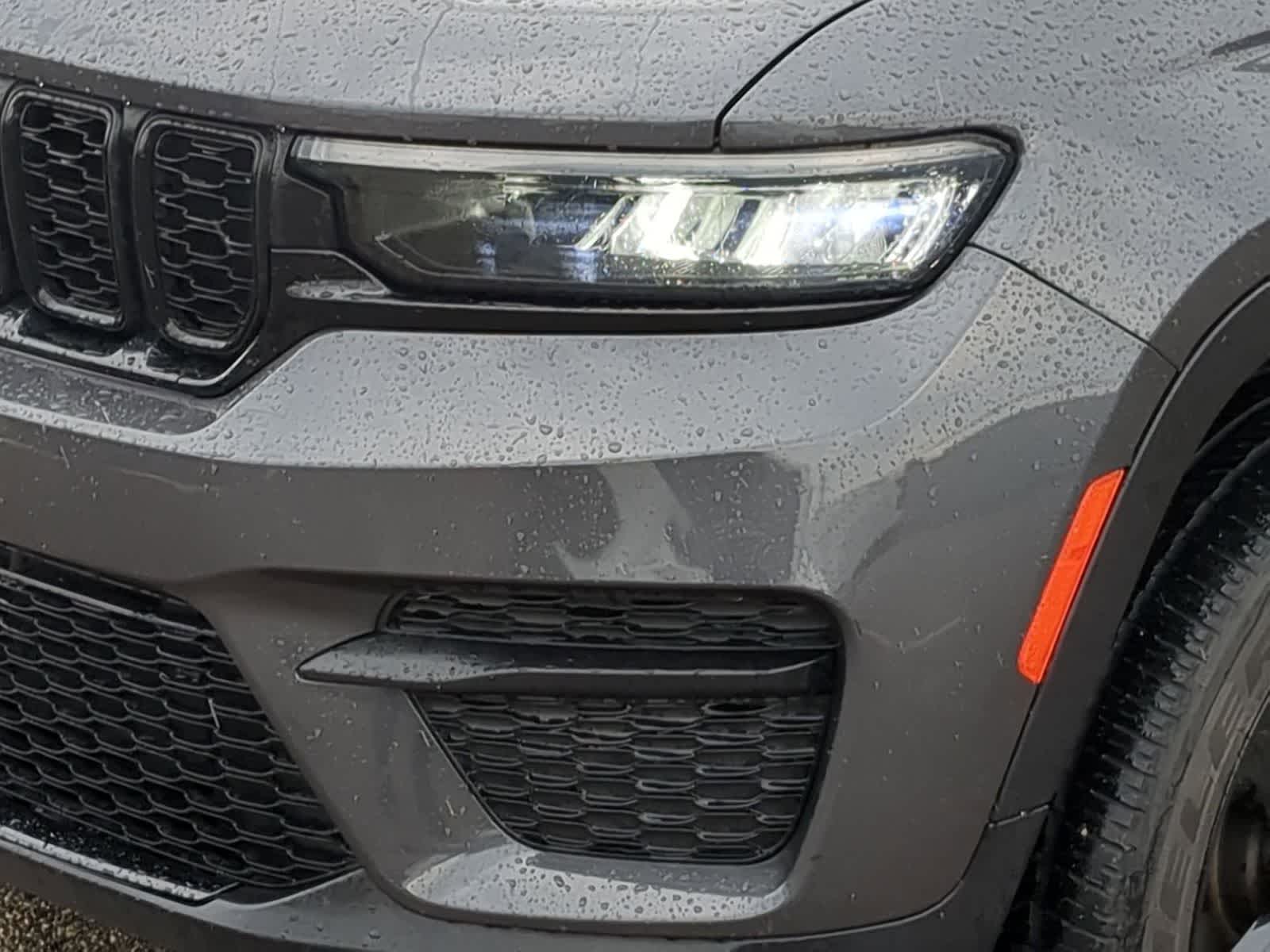 Thumbnail: 2022 Jeep Grand Cherokee - 11