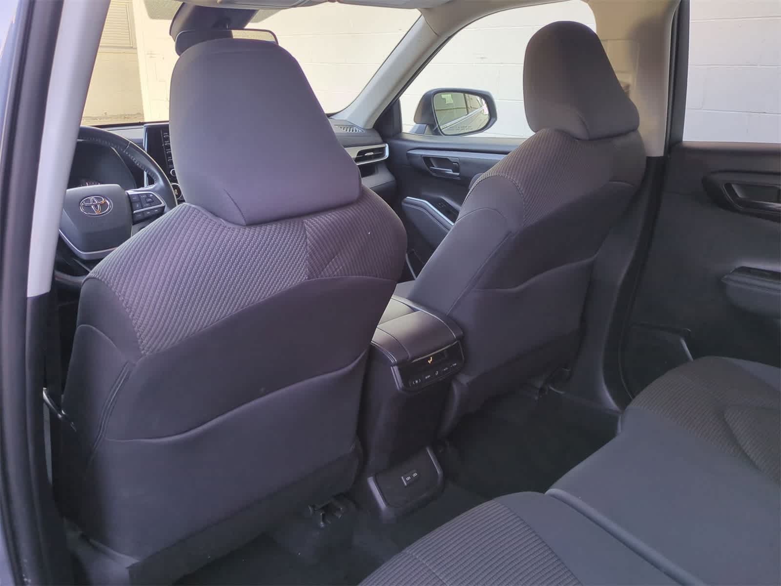 Thumbnail: 2022 Toyota Highlander - 18