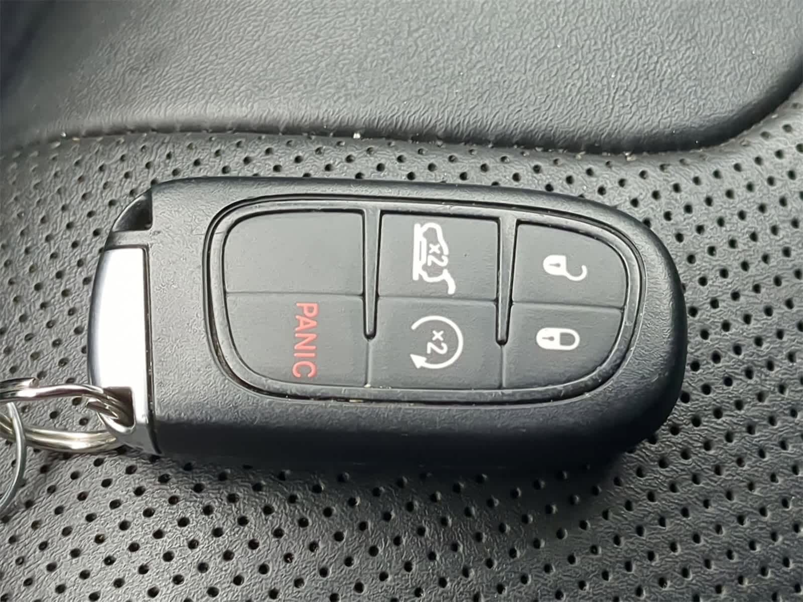 Thumbnail: 2019 Jeep Cherokee - 41