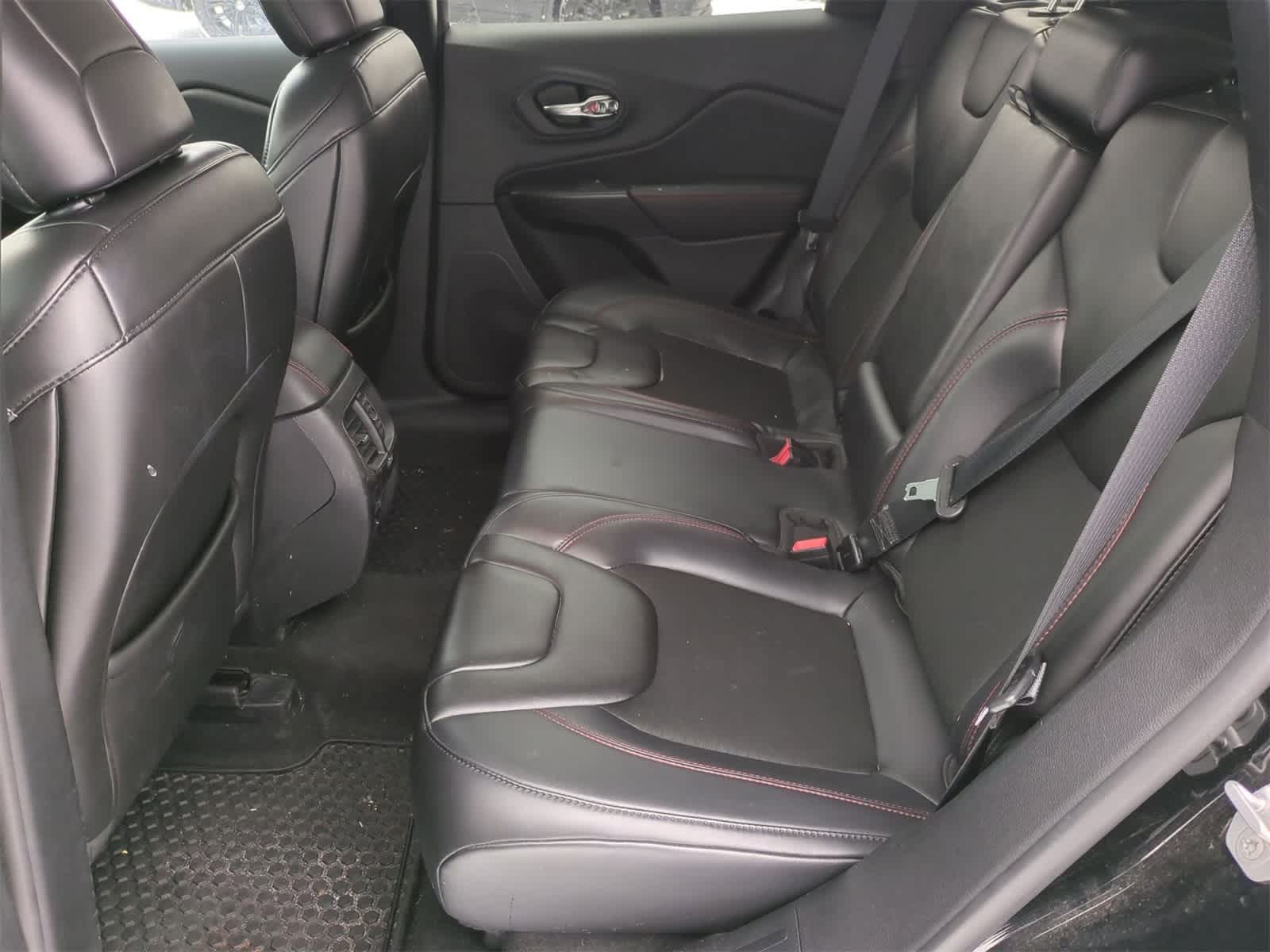 Thumbnail: 2019 Jeep Cherokee - 19