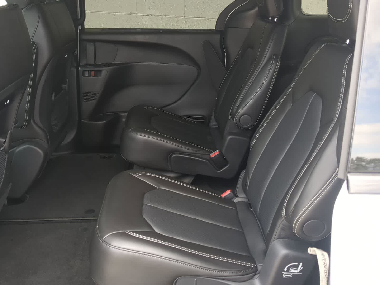 Thumbnail: 2024 Chrysler Pacifica - 19