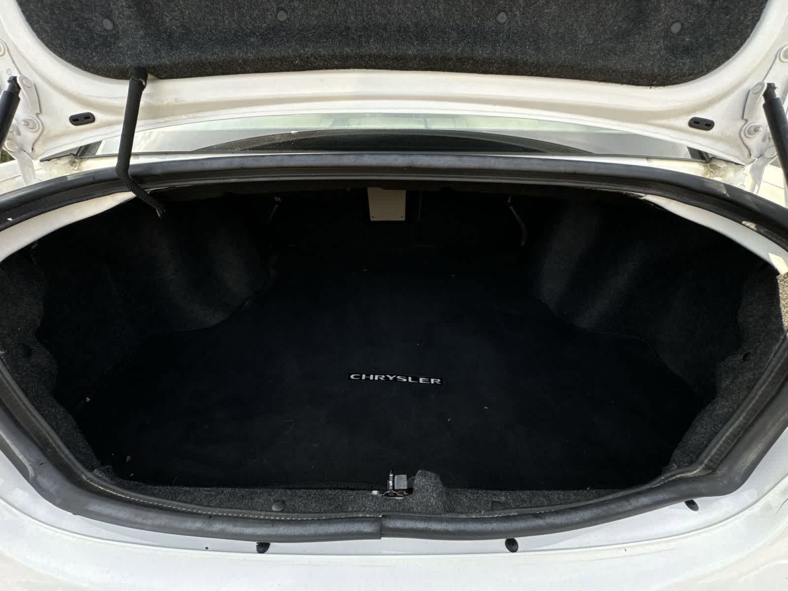 Thumbnail: 2013 Chrysler 200 - 32