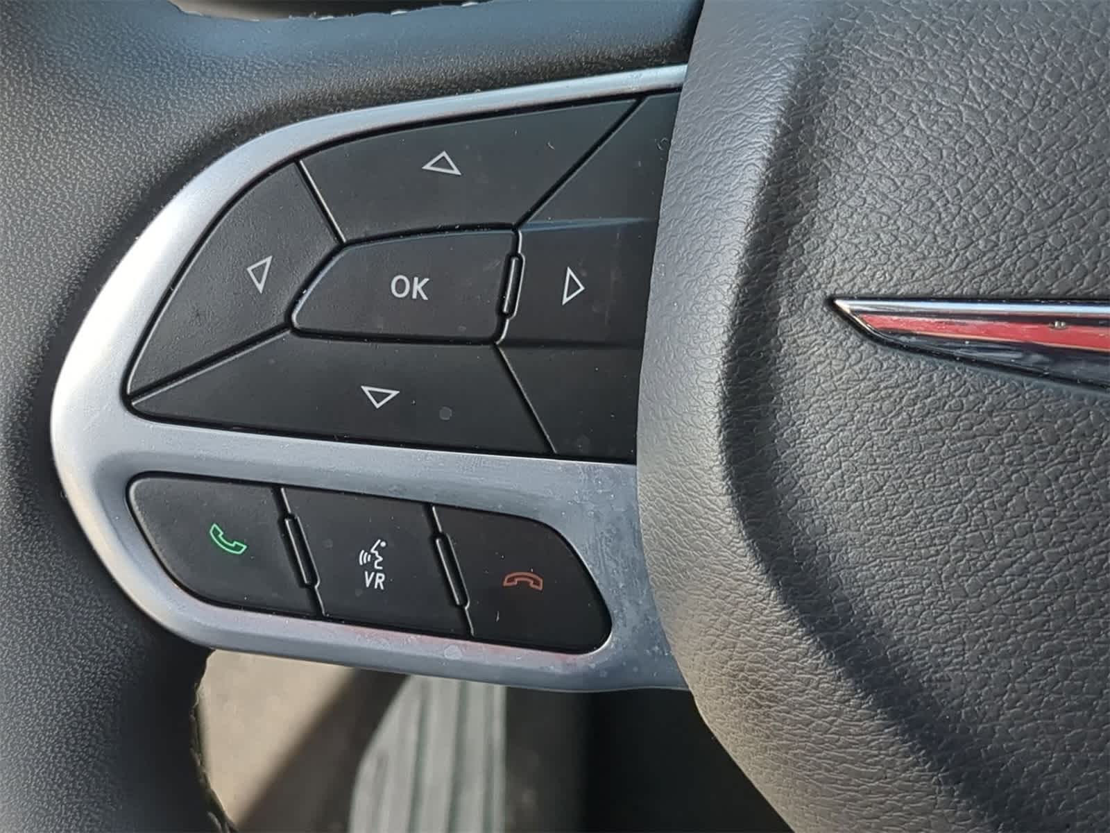 Thumbnail: 2023 Chrysler Pacifica - 32