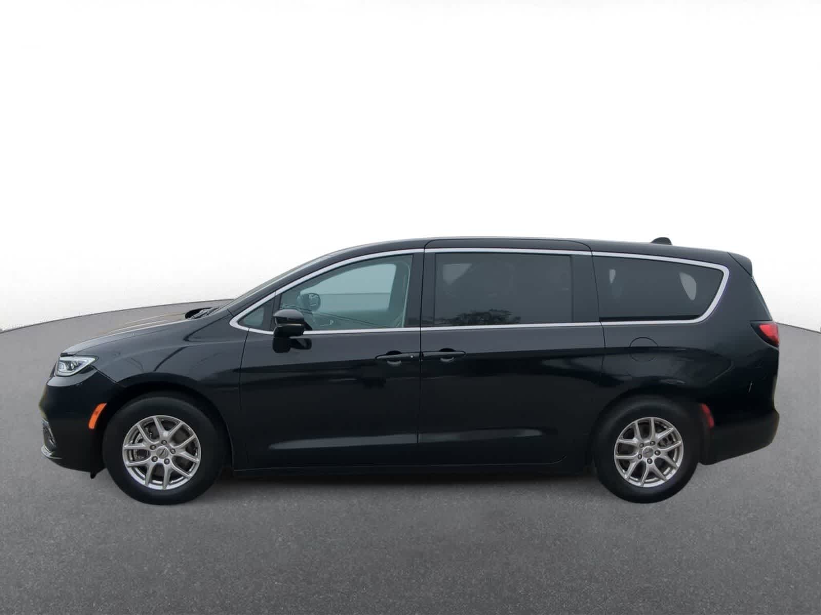 Thumbnail: 2024 Chrysler Pacifica - 5