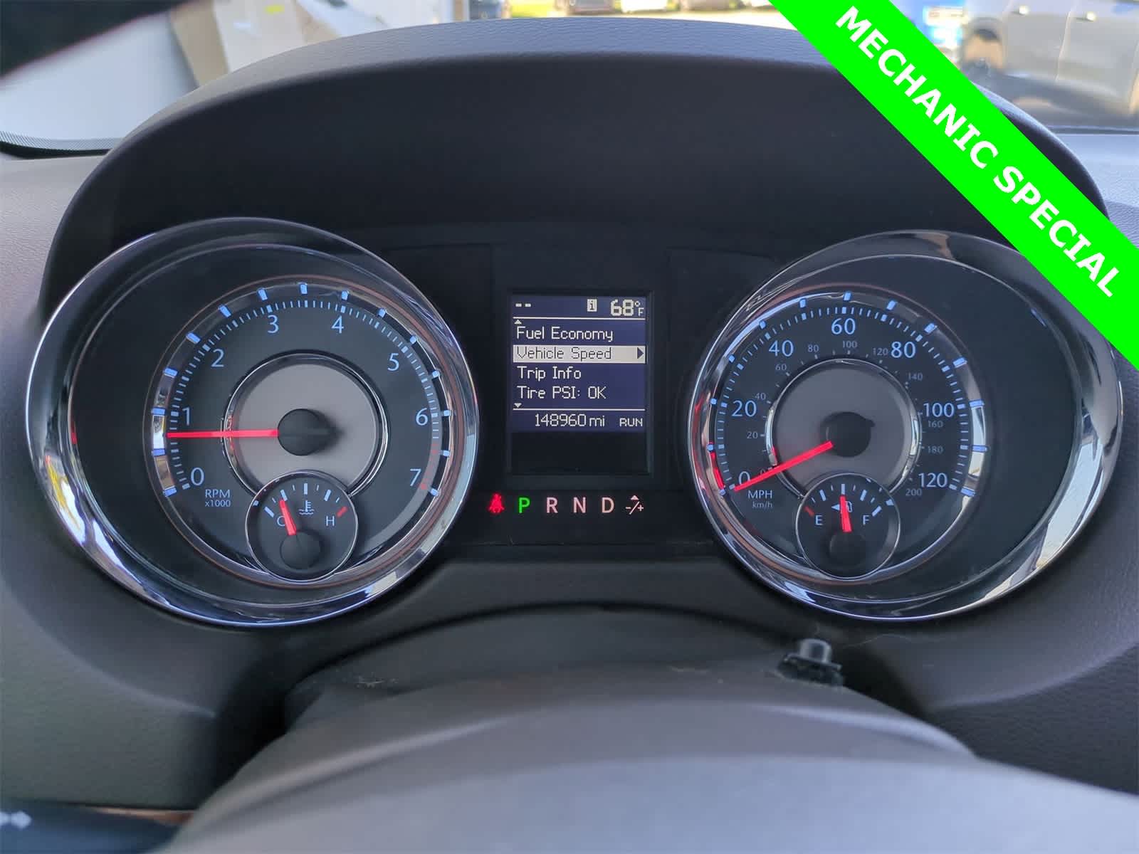 Thumbnail: 2011 Chrysler Town & Country - 32