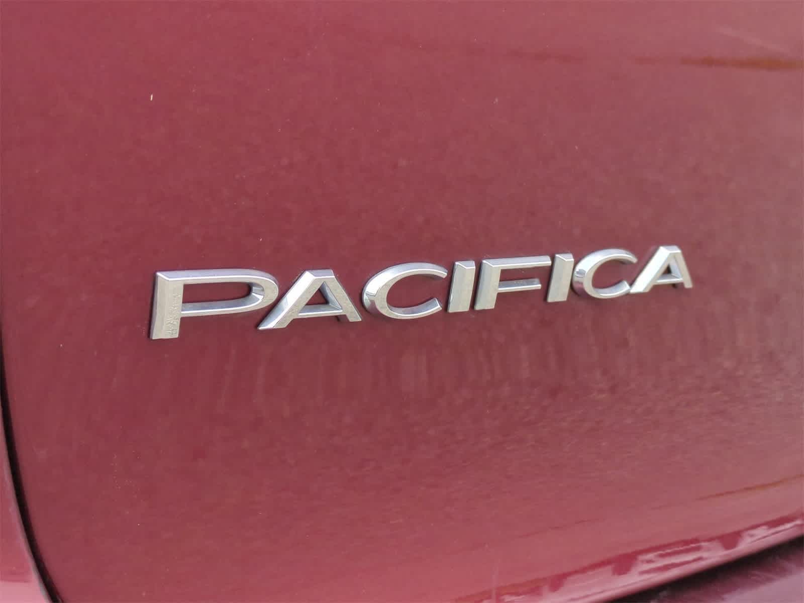 Thumbnail: 2018 Chrysler Pacifica - 12