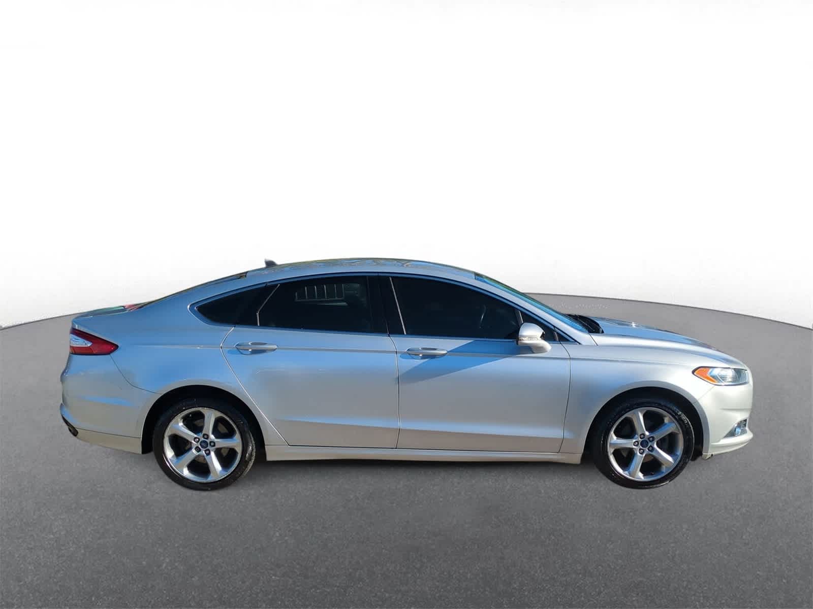 Thumbnail: 2016 Ford Fusion - 9