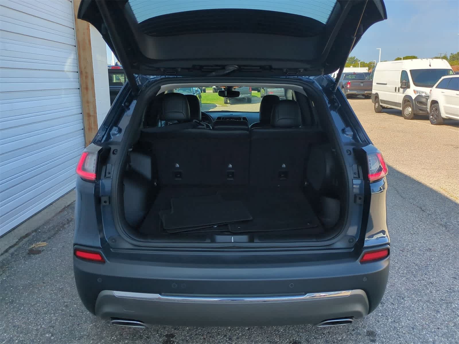 Thumbnail: 2019 Jeep Cherokee - 33