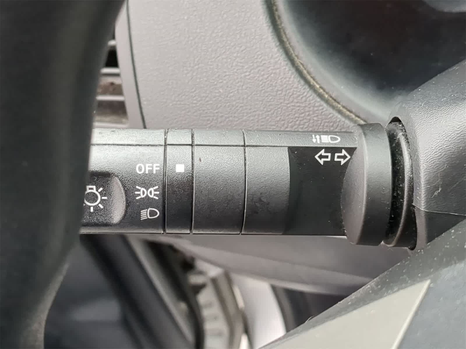 Thumbnail: 2011 Nissan Sentra - 33