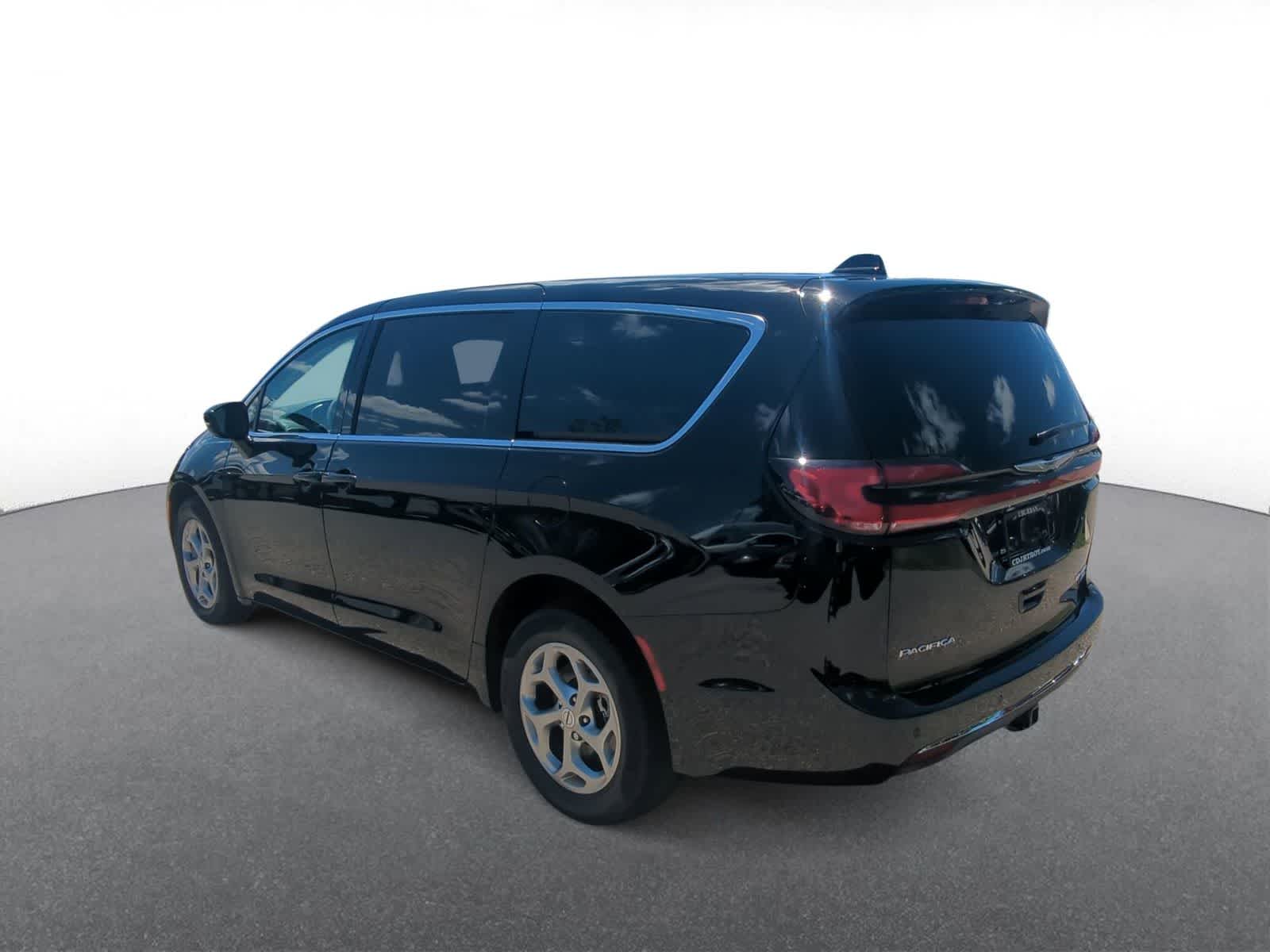 Thumbnail: 2024 Chrysler Pacifica - 6