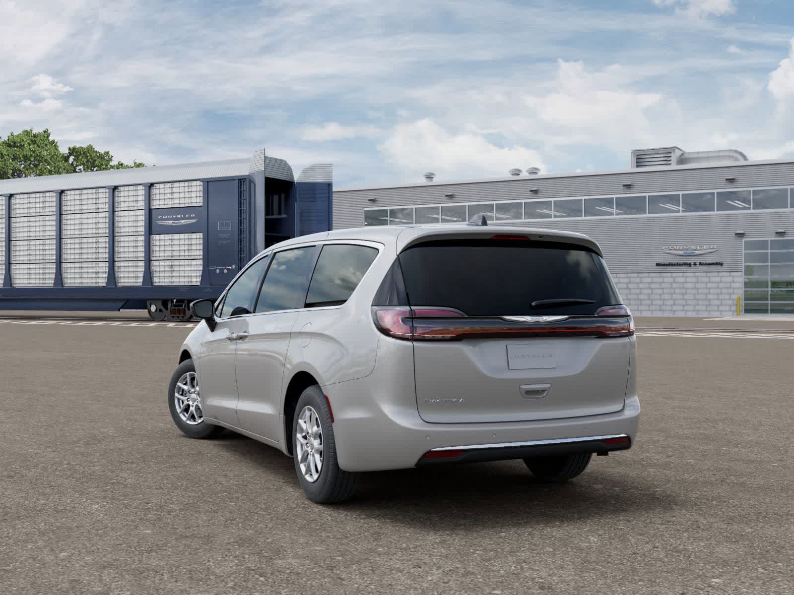 Thumbnail: 2026 Chrysler Pacifica - 3
