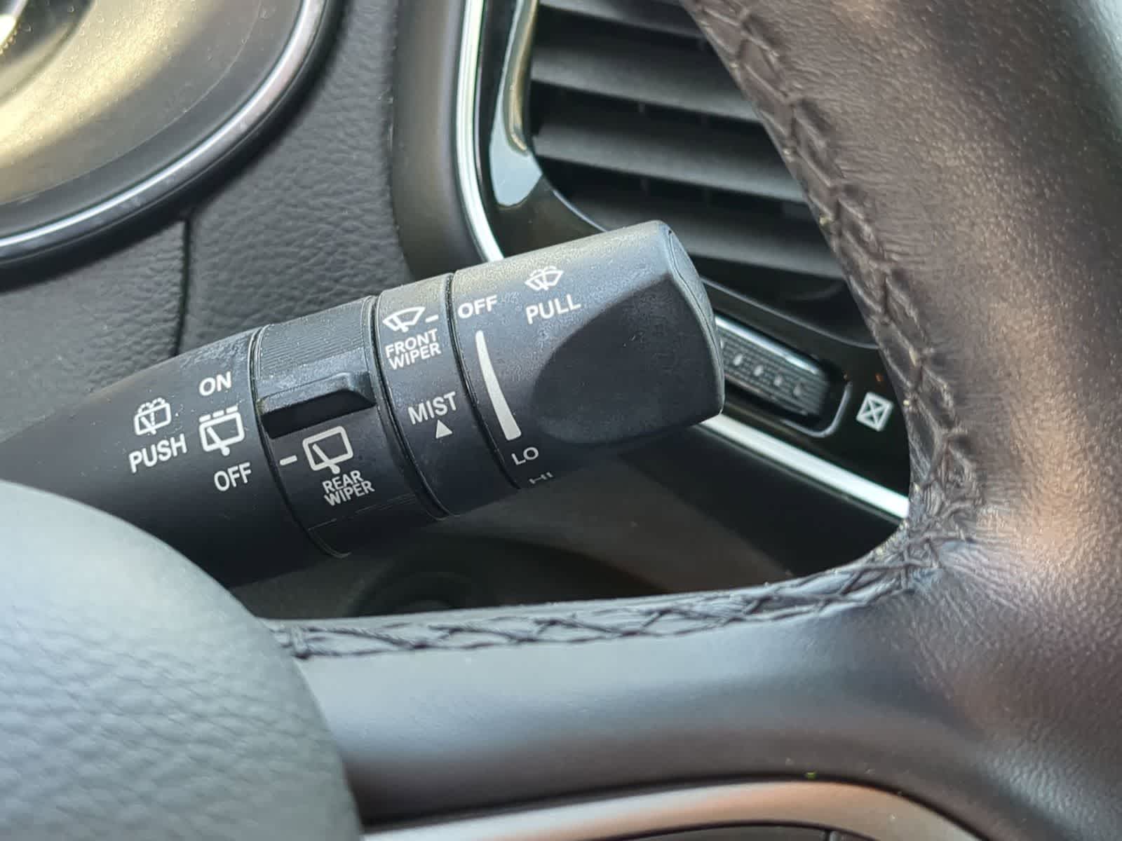 Thumbnail: 2020 Jeep Cherokee - 25