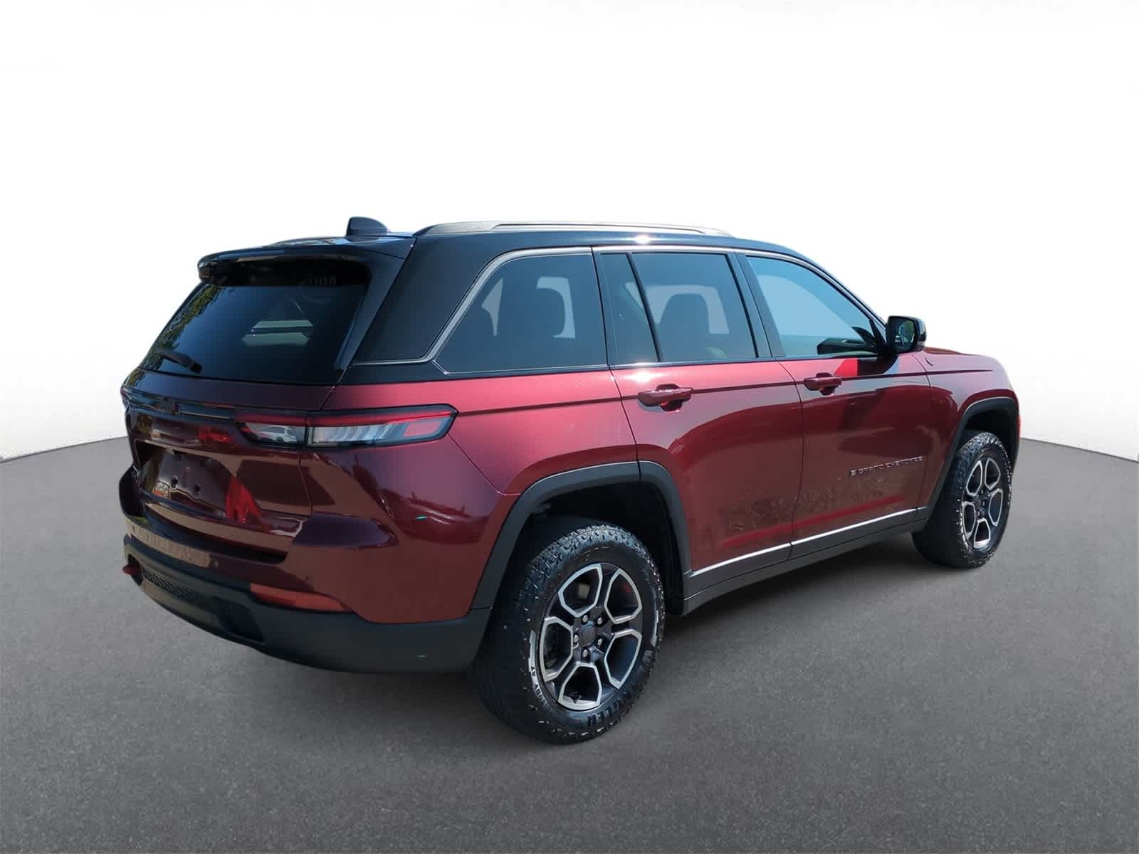 Thumbnail: 2022 Jeep Grand Cherokee - 8