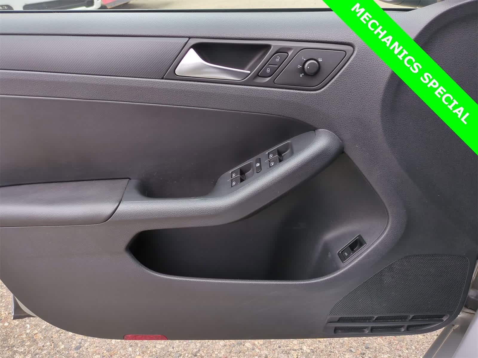 Thumbnail: 2011 Volkswagen Jetta - 28