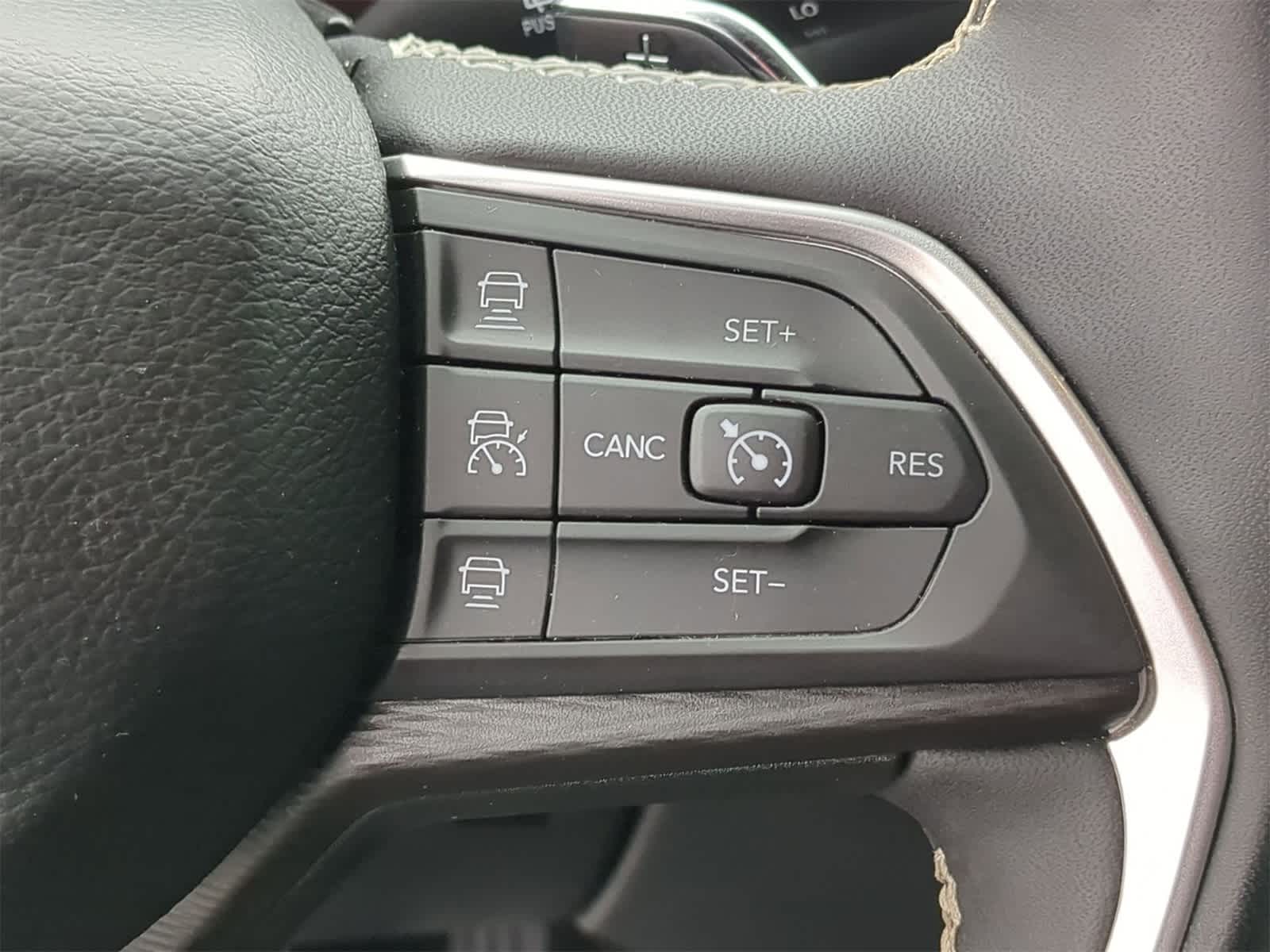 Thumbnail: 2024 Jeep Grand Cherokee - 31