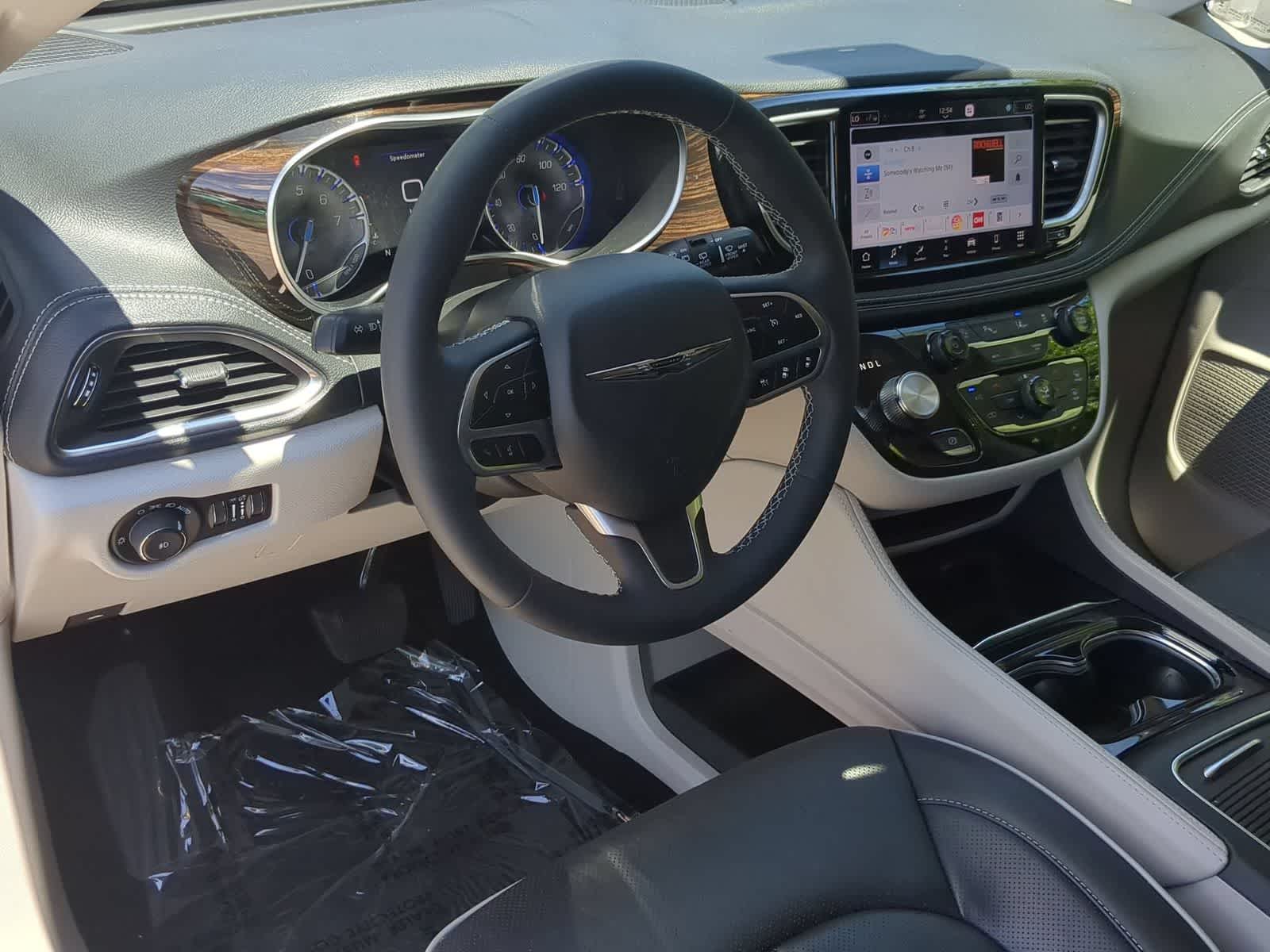 Thumbnail: 2024 Chrysler Pacifica - 10