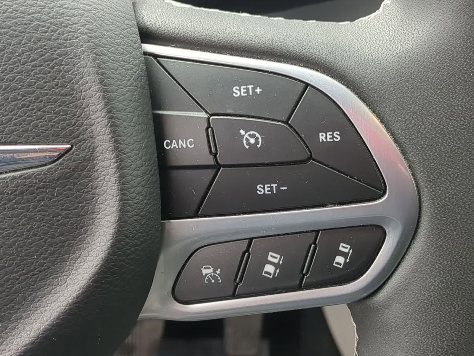 Thumbnail: 2023 Chrysler Pacifica - 23