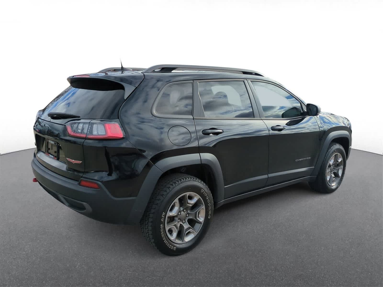 Thumbnail: 2019 Jeep Cherokee - 8