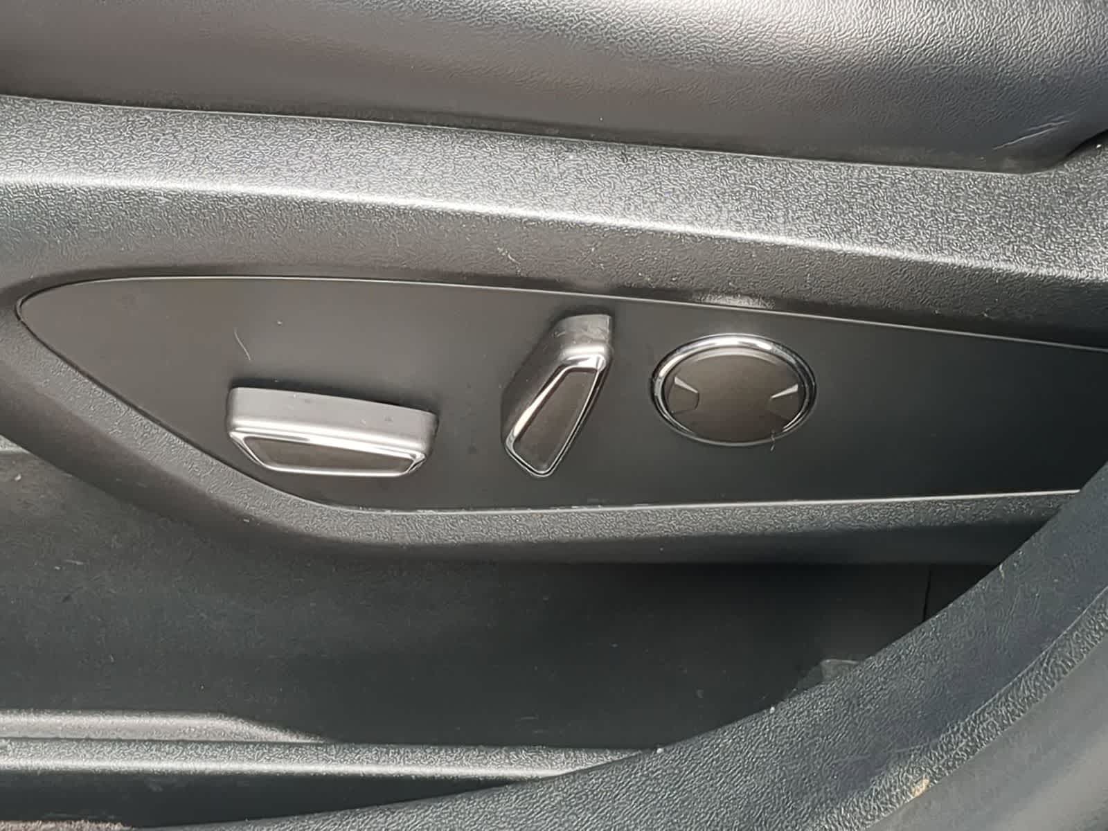 Thumbnail: 2020 Lincoln Nautilus - 17