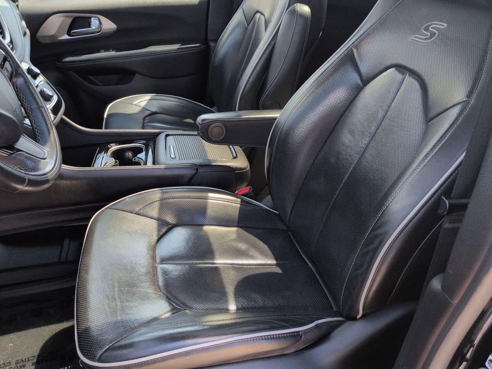 Thumbnail: 2021 Chrysler Pacifica - 17