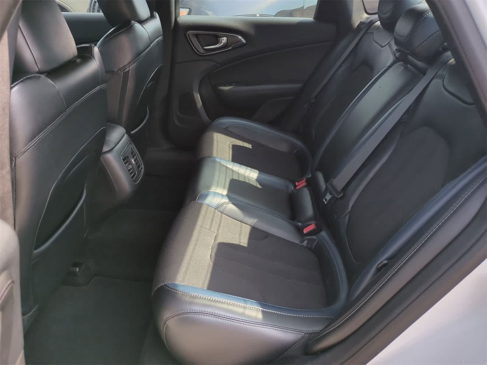 Thumbnail: 2016 Chrysler 200 - 17