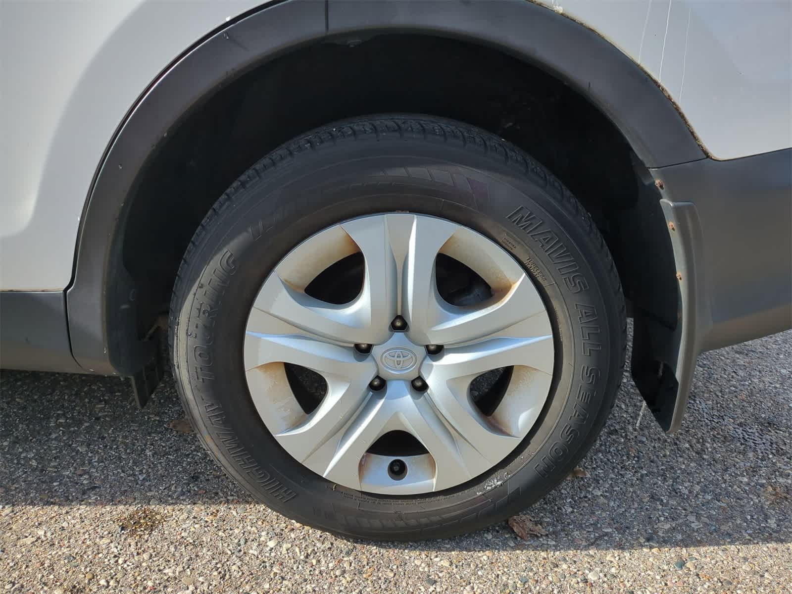 Thumbnail: 2015 Toyota RAV4 - 14