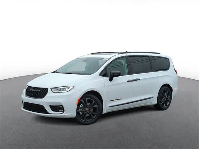 2024 Chrysler Pacifica Touring L -
                Troy, MI