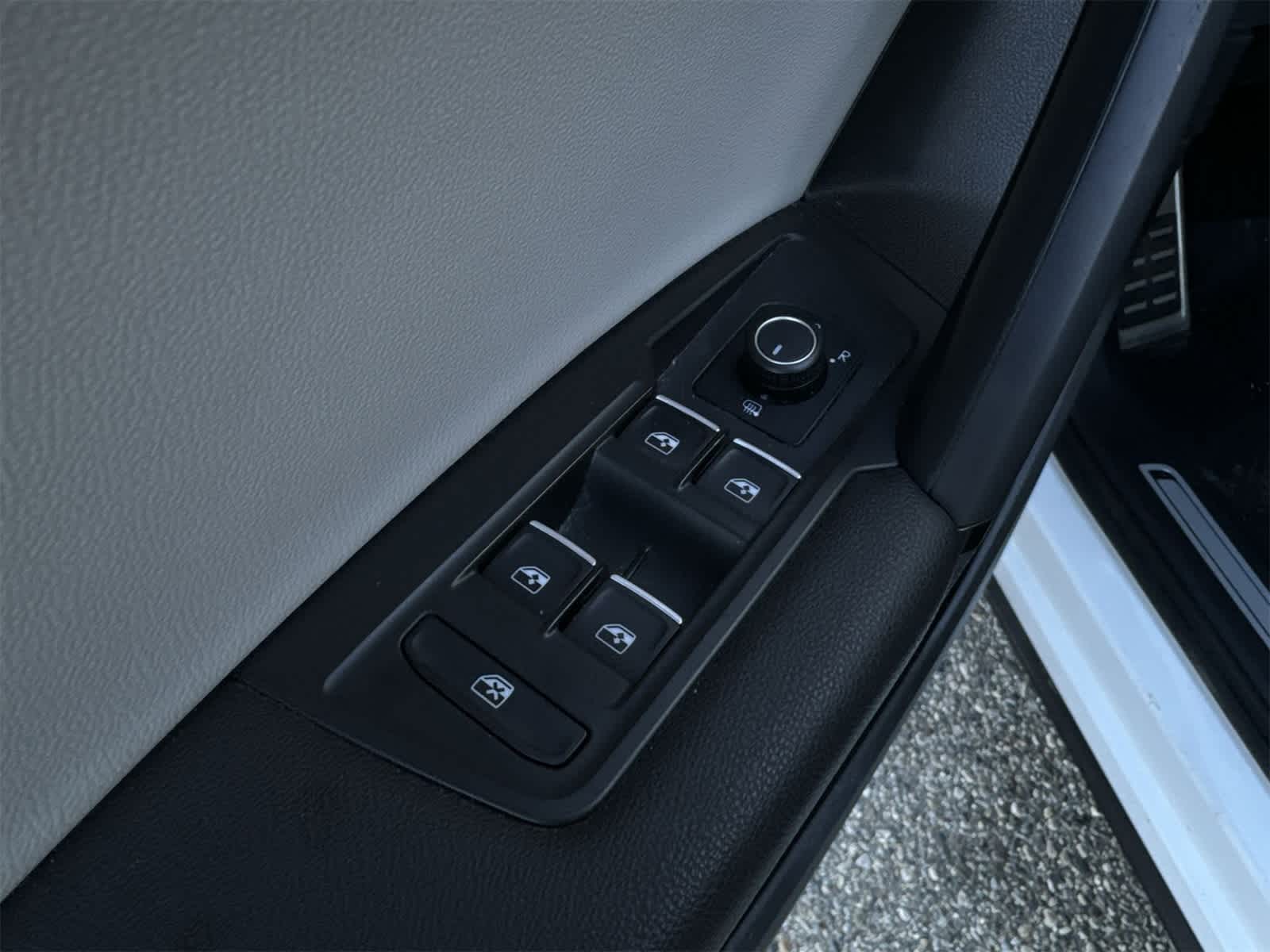 Thumbnail: 2019 Volkswagen Tiguan - 18