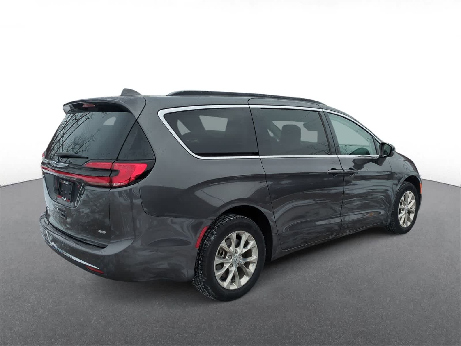 Thumbnail: 2022 Chrysler Pacifica - 8