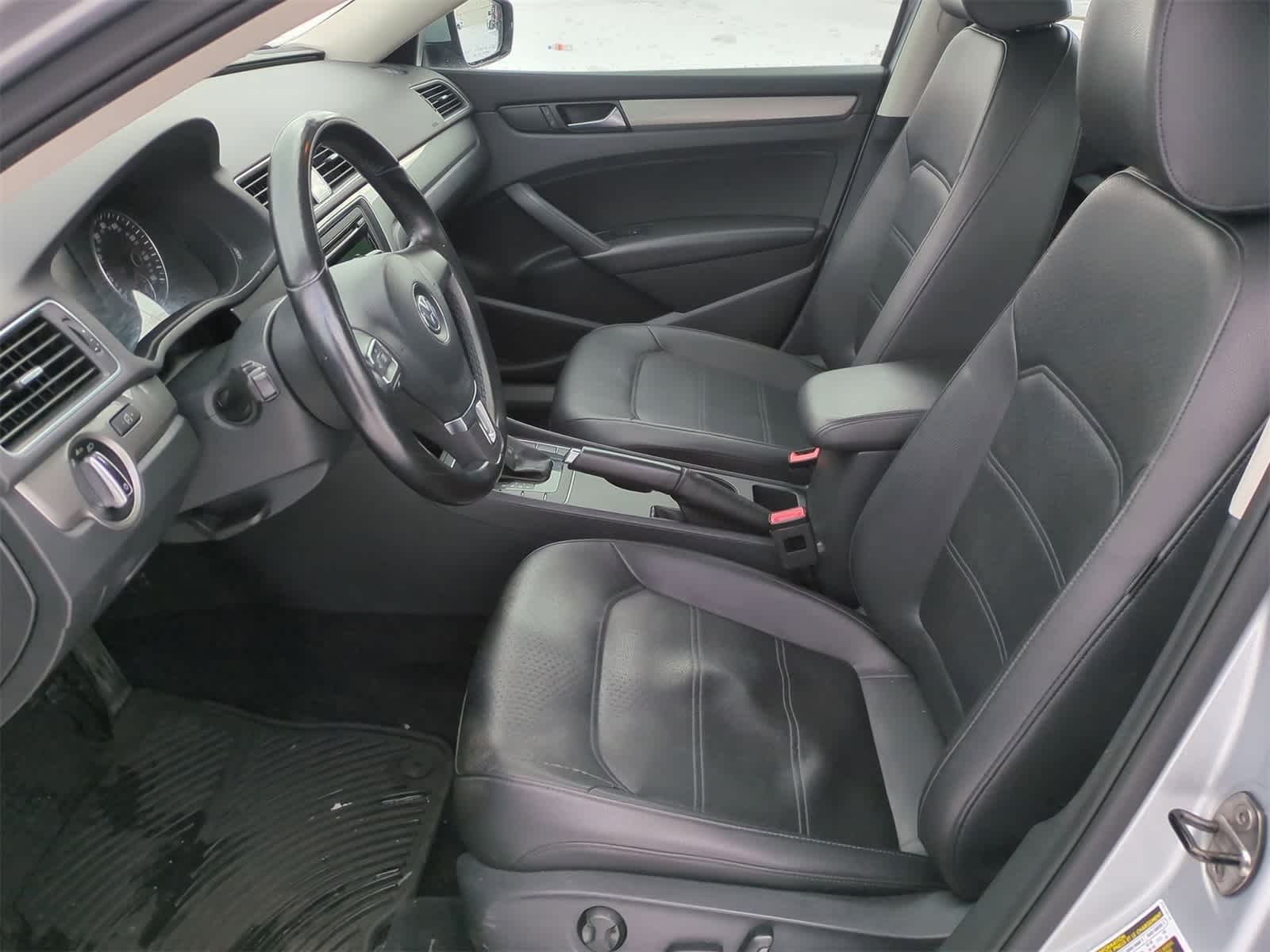 2014 Volkswagen Passat Wolfsburg Edition 15