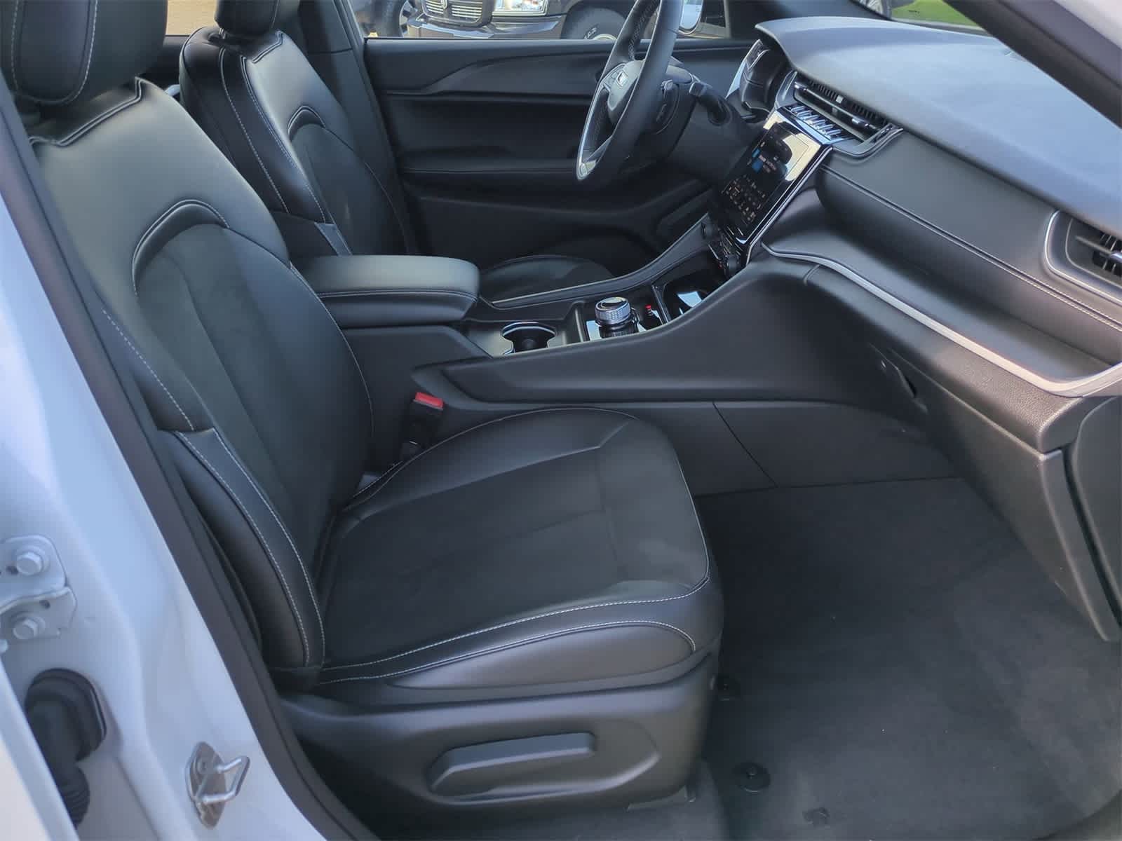 Thumbnail: 2023 Jeep Grand Cherokee L - 22