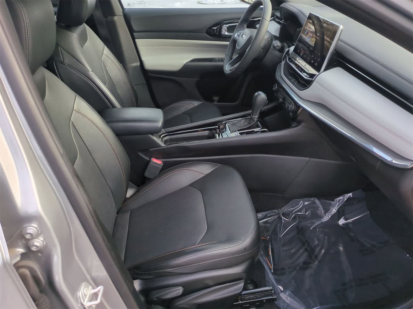 Thumbnail: 2023 Jeep Compass - 21