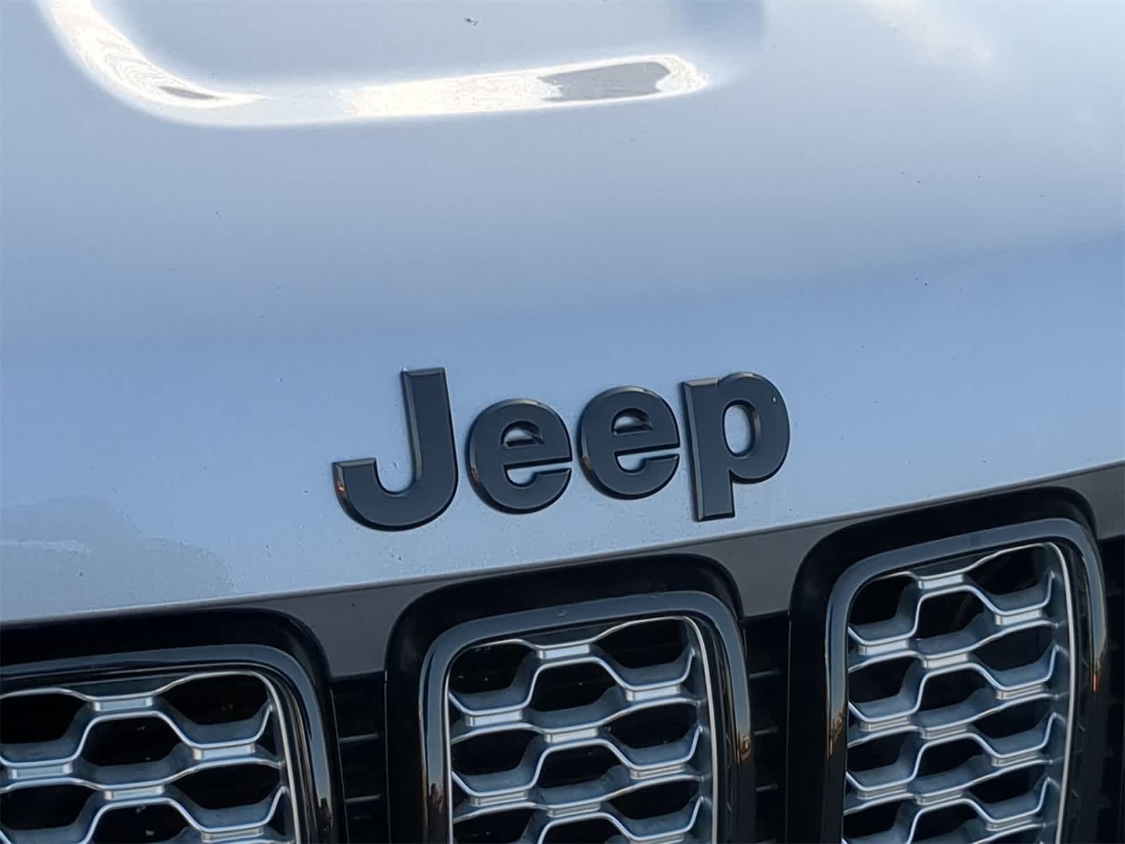 Thumbnail: 2020 Jeep Grand Cherokee - 12