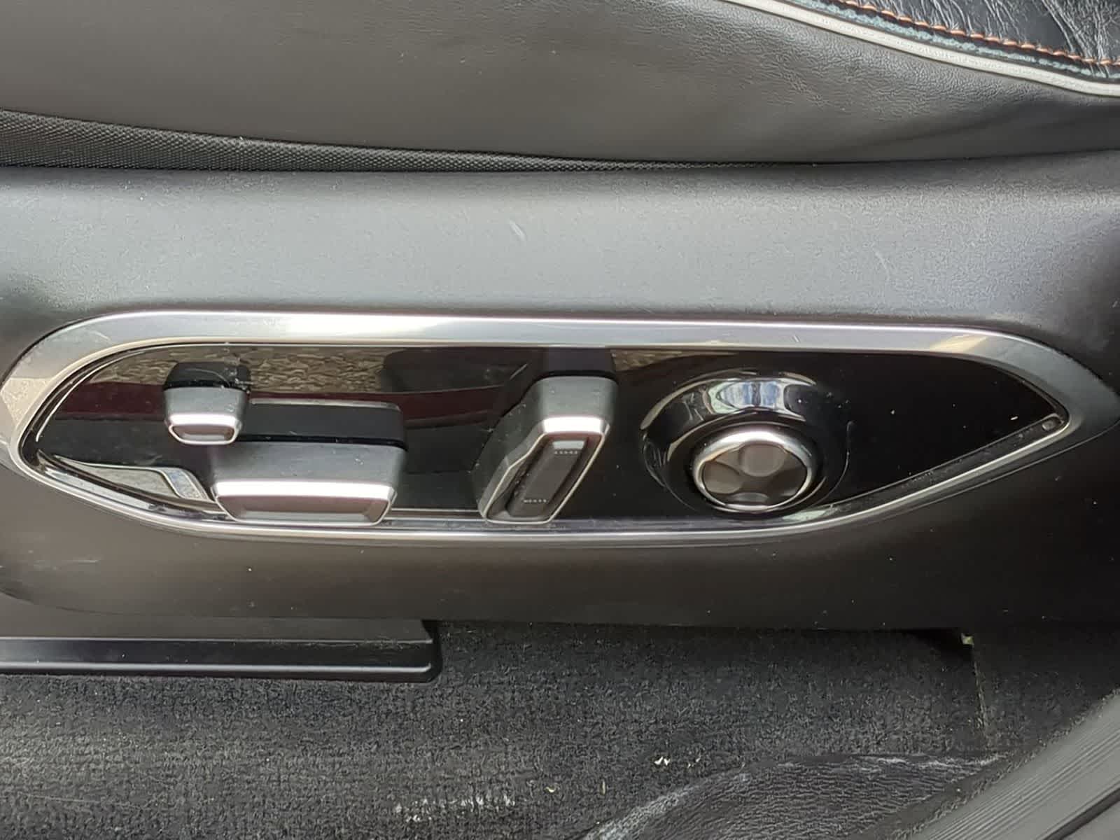 Thumbnail: 2022 Jeep Grand Cherokee - 17