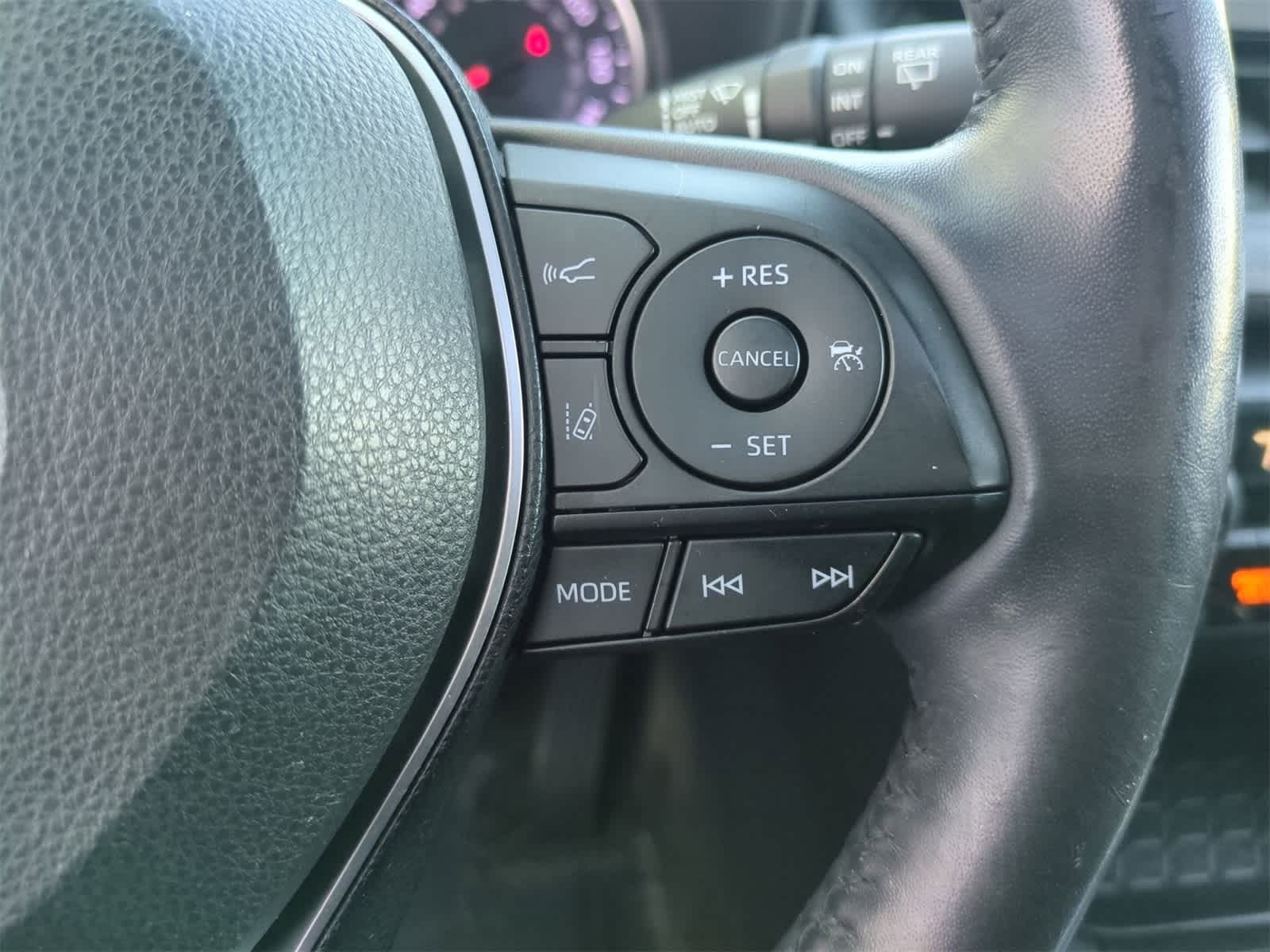 Thumbnail: 2019 Toyota RAV4 - 25