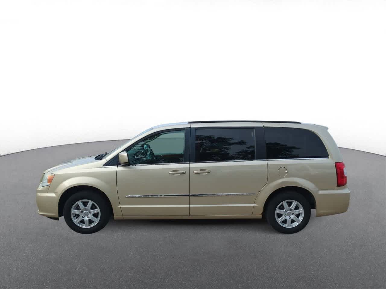 Thumbnail: 2011 Chrysler Town & Country - 5
